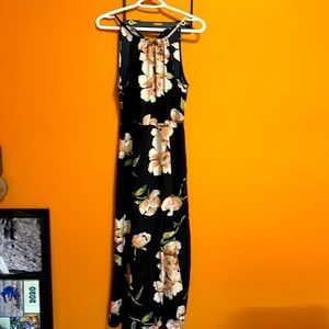 Neck tie flowy dress. Size zipper closure no tags